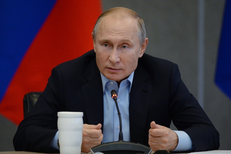 Путин призвал платить гражданам реальные деньги