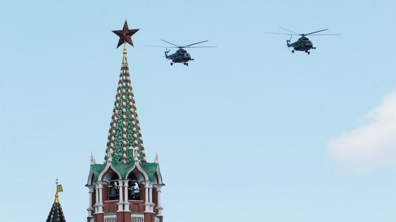 Вертолеты над Кремлем 22 ноября 2018 - фото, видео