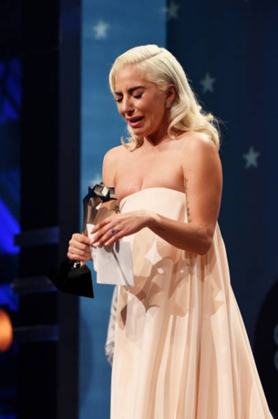 Critics' Choice Awards — 2019: слезы Леди Гаги, два победителя в одной номинации и полный список лауреатов