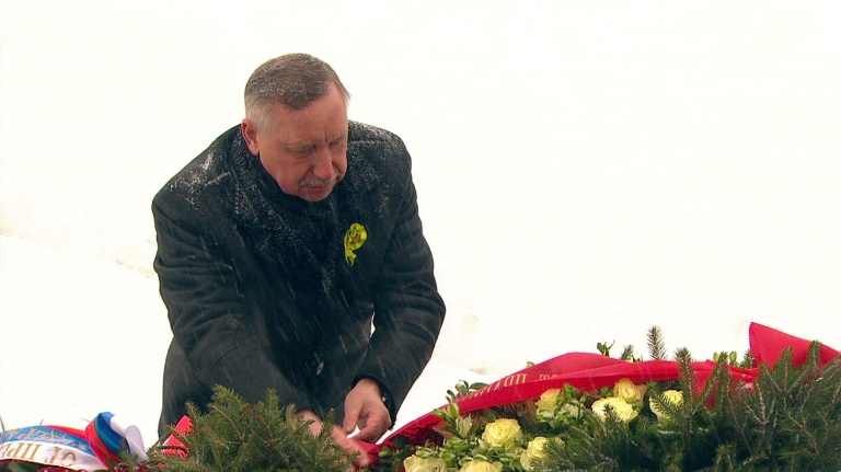 Александр Беглов почтил память погибших в годы блокады на Пискаревском кладбище