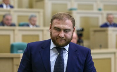 В Совфеде арестовали сенатора Арашукова
