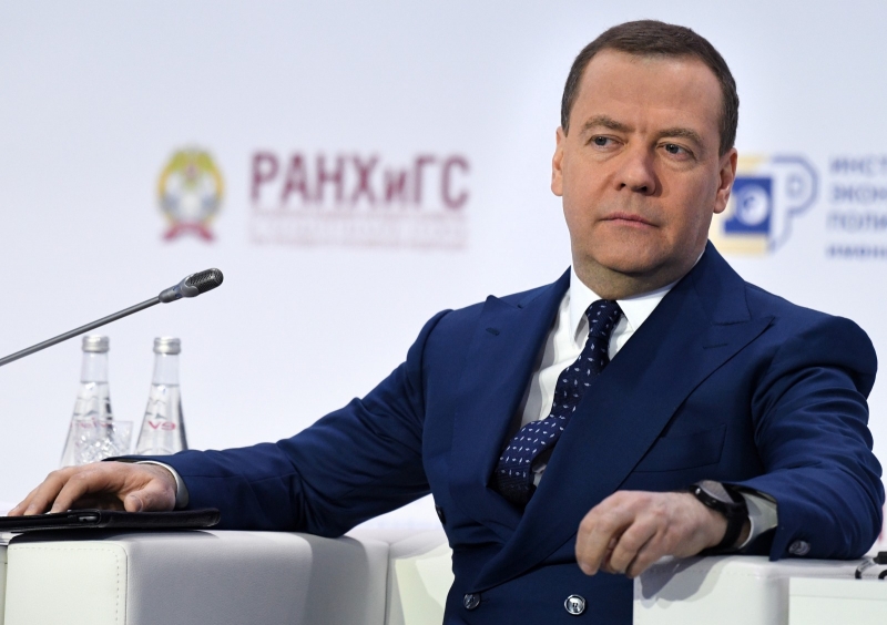 Дмитрий Медведев: Российскому государству требуется переобучить 1 млн чиновников