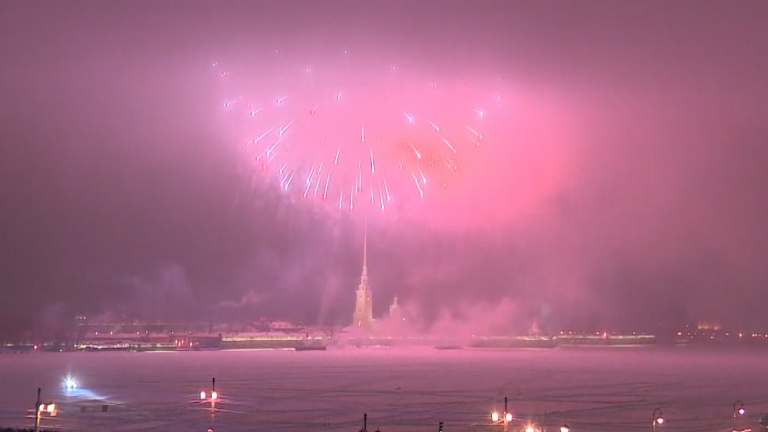 Праздничный салют прогремел в Петербурге в честь 75-летия снятия блокады Ленинграда