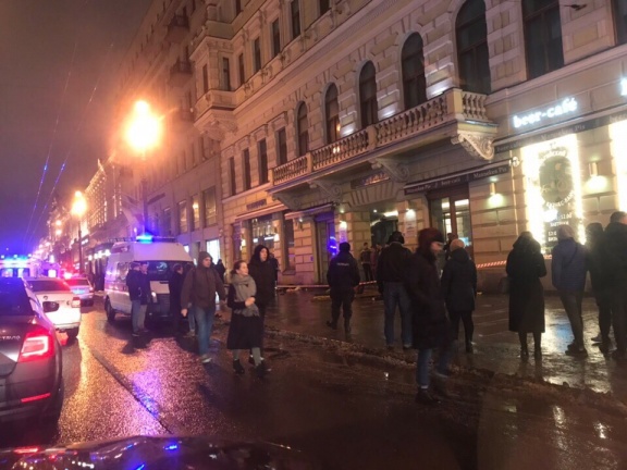 BMW X6 насмерть сбил двух пешеходов на Невском проспекте