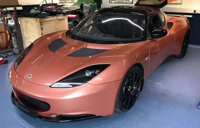 Единственный в мире гибридный Lotus Evora продадут за 150 тысяч фунтов