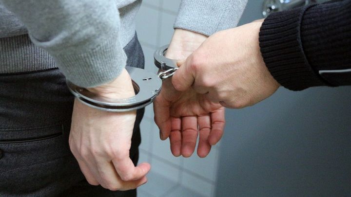 Проректора СПХФУ отправили под домашний арест