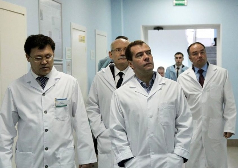 Медведев выделил регионам 70 млрд руб. на создание больниц