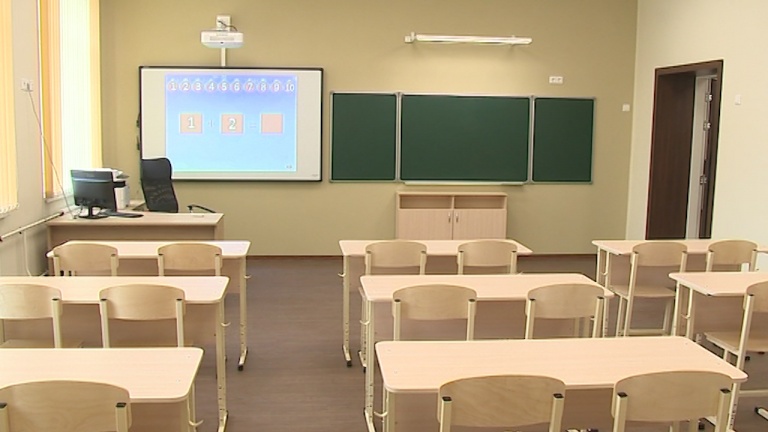 На зачисление в первые классы в Петербурге за месяц подано более 35 тысяч заявлений