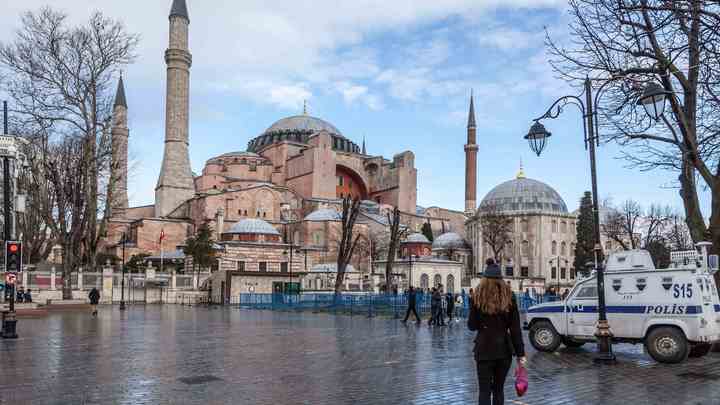 "Люди всех вероисповеданий смогут посещать памятник архитектуры бесплатно": В Турции допустили превращение Собора Святой Софии в мечеть