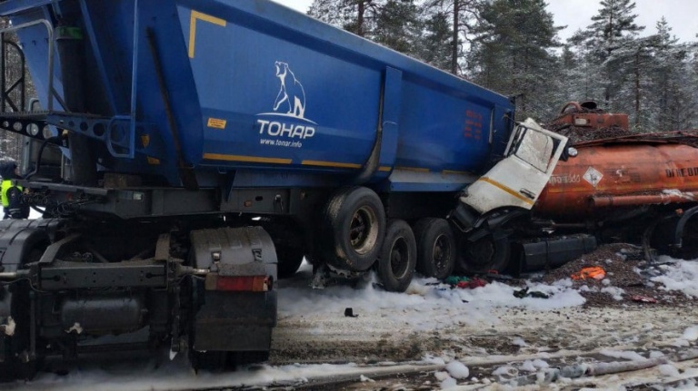 Движение по трассе «Скандинавия» открыли после столкновения двух большегрузов