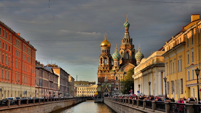 Комитет по туризму посчитал, сколько путешественники тратят в Петербурге