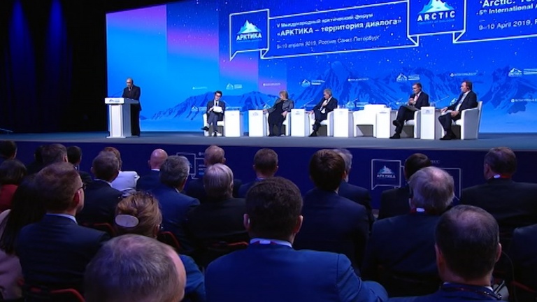 Ледоколы, экотехнологии и инвестиции: Путин рассказал о приоритетах у России в освоении Арктики