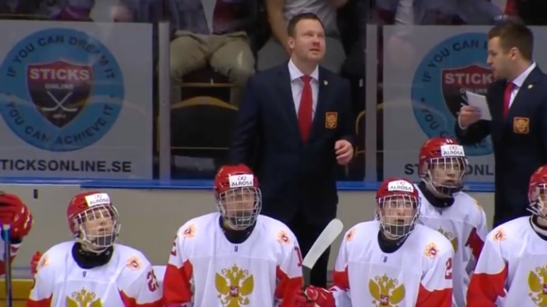 Юниорская сборная России по хоккею завоевала серебро в финале ЧМ