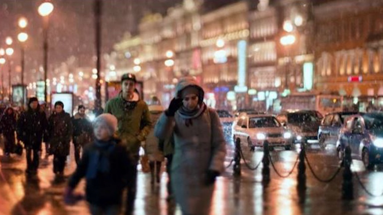 Короткая рабочая неделя в Петербурге начнется с мокрого снега