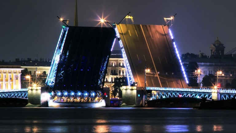 В Петербурге скорректировали время дополнительной разводки Дворцового моста