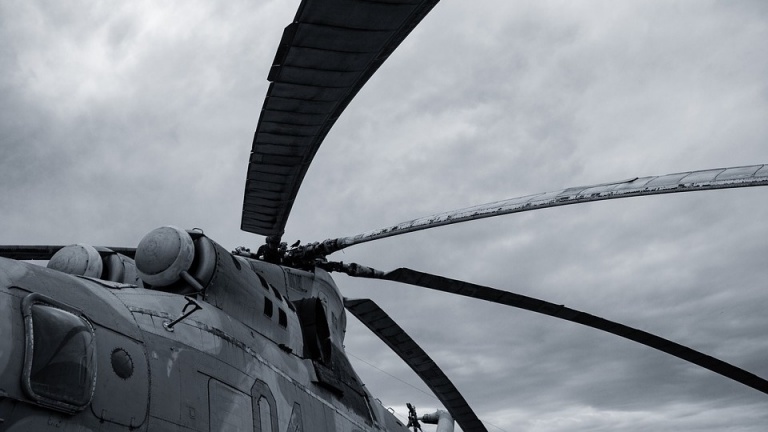 Четыре человека погибли при крушении военного вертолета на Украине
