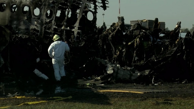 Следственный комитет показал, как выглядит сгоревший самолет SSJ-100