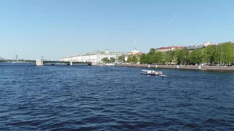Тридцатиградусная жара продержится в Петербурге до выходных