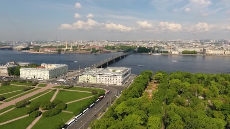 Планируют ли петербуржцы этим летом дальние поездки. Опрос телеканала «Санкт-Петербург»