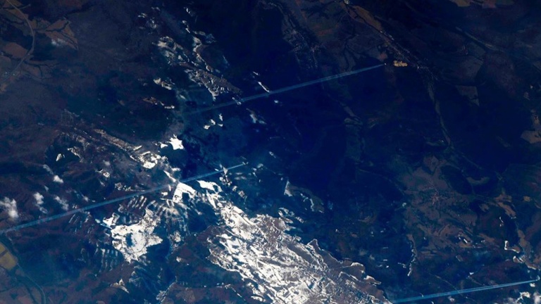 В Роскосмосе рассказали, почему на снимках со спутника не видно самолетов