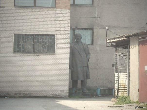 Решение проблемы памятников Ленину