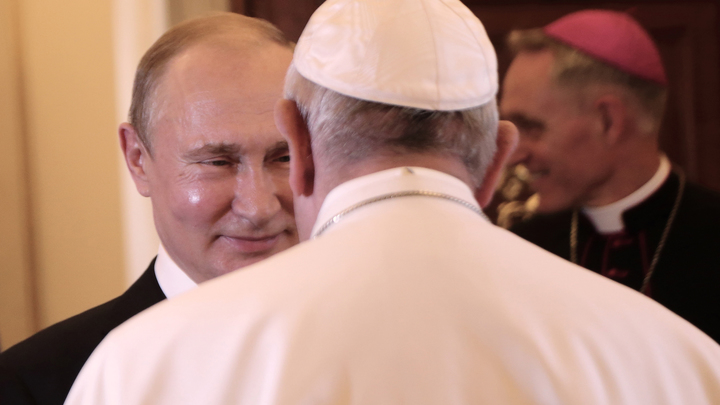 Путин не приглашал Папу Римского в Россию: Ватикан высоко оценил заслуги России - Кремль