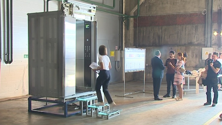 В Петербурге запускают новое производство лифтов. Репортаж