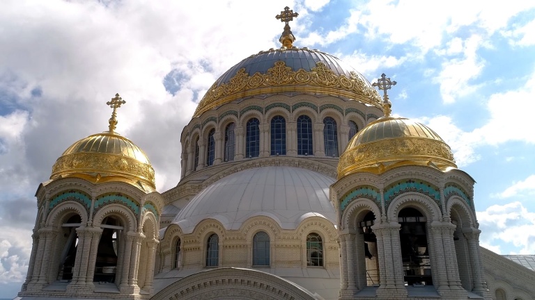Православные христиане отмечают Собор 12 апостолов