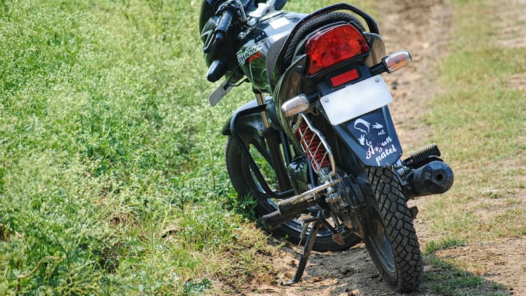 В Ленобласти электропоезд сбил 16-летнего мотоциклиста