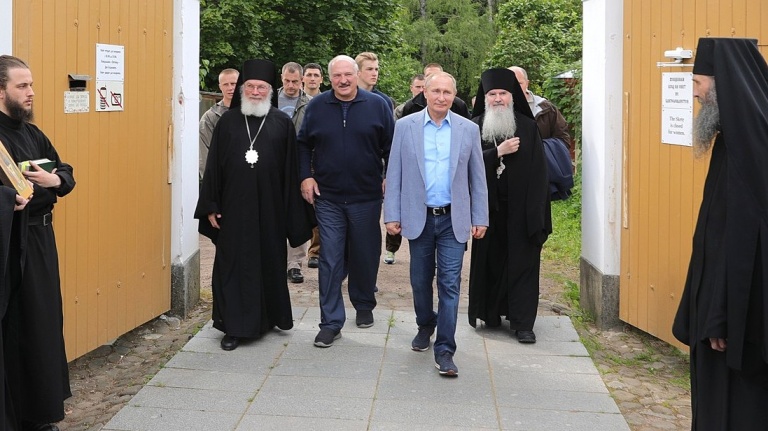 Путин и Лукашенко посетили остров Коневец