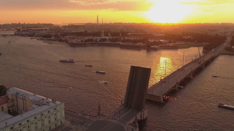 Подготовка ко Дню ВМФ в Петербурге изменит график разводки мостов