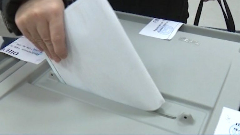Явка на досрочных парламентских выборах на Украине превысила 34%