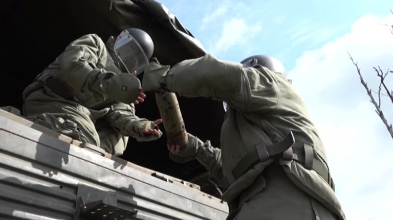 Военнослужащие ЗВО продолжают работать в Мурино. Там было найдено более 1,5 тысячи боеприпасов