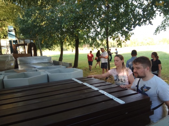 В парке Малиновка установили биотуалеты и урны