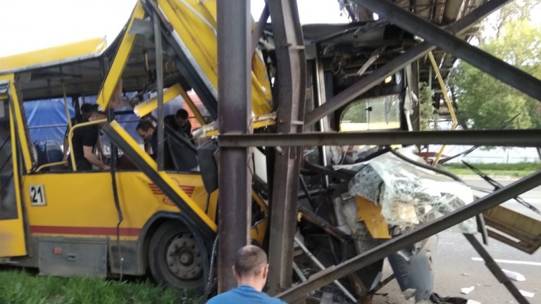 В ДТП с автобусом в Удмуртии пострадали 20 человек
