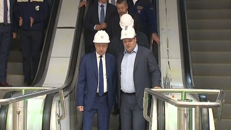 Врио губернатора Александр Беглов проехал на поезде от «Дунайской» до «Проспекта Славы»