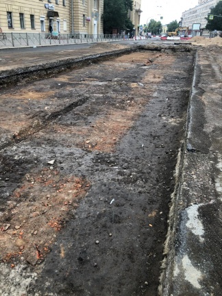 Фрагменты фундаментов зданий XVII века нашли при ремонте трамвайных путей на Среднеохтинском