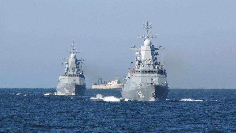 Корабли Балтийского флота провели ракетные и артиллерийские стрельбы
