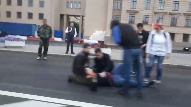 У моста Александра Невского водитель получил ножевое ранение в драке