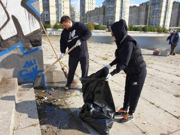 Участники субботника в устье Смоленки собрали более 78 кубометров мусора