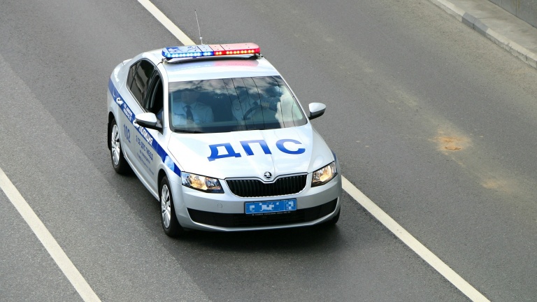 В Ленобласти полицейские с погоней и стрельбой остановили нарушителя на «ВАЗе»