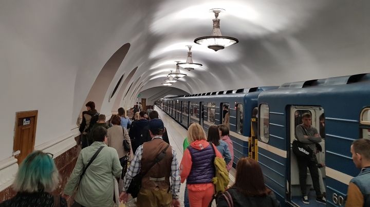 В первые годы работы ленинградская подземка перевезла почти все население земного шара