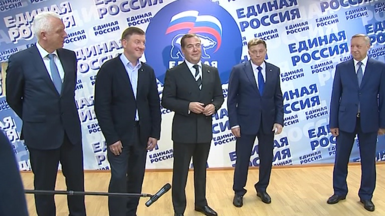 Дмитрий Медведев поздравил Александра Беглова с внушительным результатом на выборах