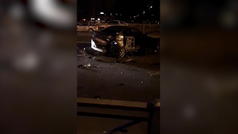 После ДТП на Софийской улице водителя пришлось вырезать из машины