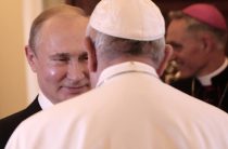 Путин не приглашал Папу Римского в Россию: Ватикан высоко оценил заслуги России — Кремль