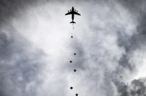 Женщины-парашютиски ЗВО отметят 8 марта 8-тысячным прыжком