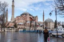 «Люди всех вероисповеданий смогут посещать памятник архитектуры бесплатно»: В Турции допустили превращение Собора Святой Софии в мечеть
