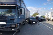 Авария с фурой собрала пробку на Московском шоссе