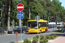 «Я вцепилась в волосы — что еще могла сделать, если по-латышски не понимает»: Пассажирка напала на русскоговорящего водителя в Латвии