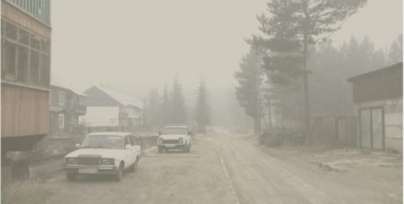 Леса в Сибири продолжают гореть, смог накрыл города. Последние новости